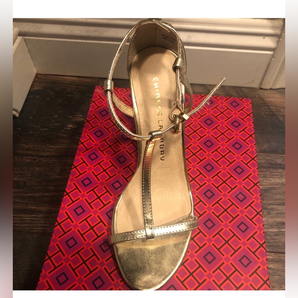 Chinese Laundry Gold Metallic T-Strap Sandal - Picture 3 of 7